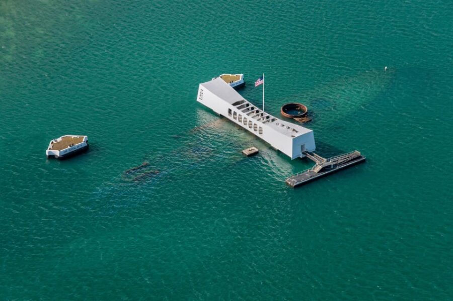 Honolulu: Blue Skies of Oahu Helicopter Tour