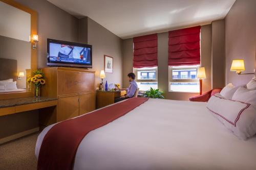 Hotel Giraffe by Library Hotel Collection - Location and Accessibility