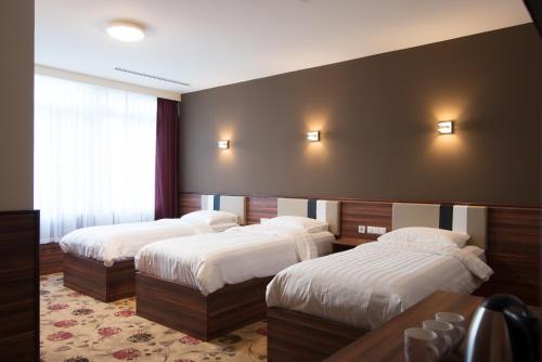 Hotel Kings Court - Location and Accessibility