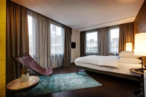 Hotel V Nesplein - Hotel Overview and Location