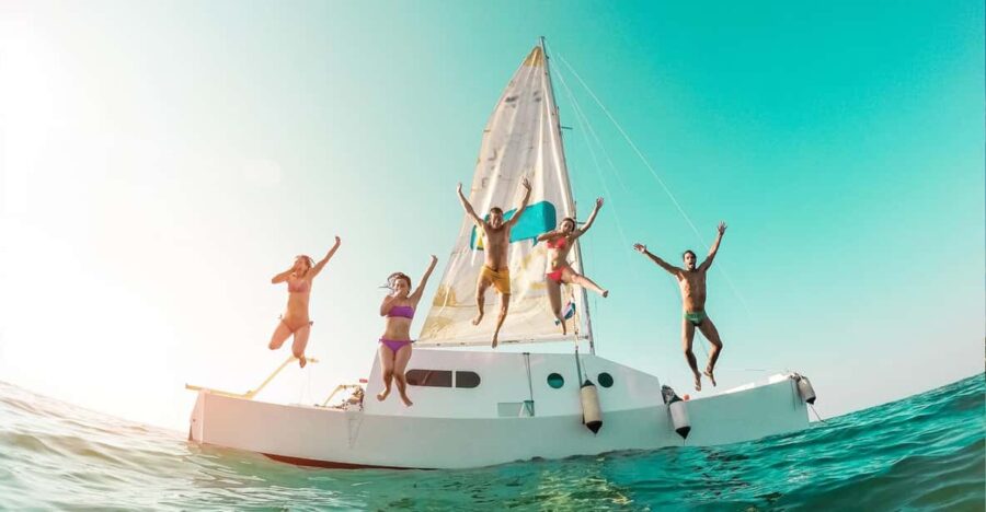 Isla Mujeres: Catamaran Trip to the Island & Open Bar!