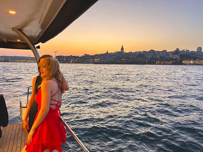 Istanbul: Bosphorus Cruise by Yacht at Daytime or Sunset