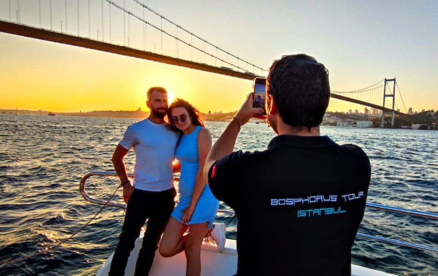 Istanbul: Bosphorus Sunset Yacht Cruise With Live Guide