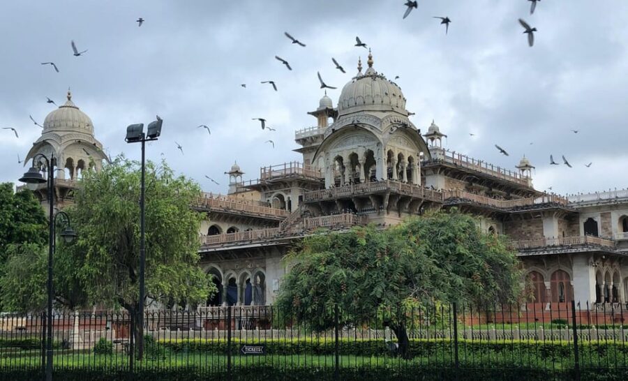Jaipur: City Palace, Hawa Mahal & Jantar Mantar Private Tour