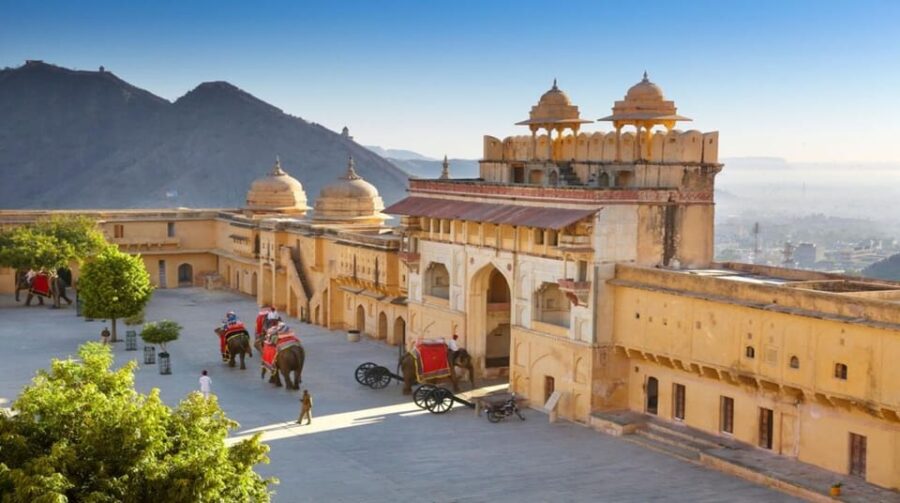 Jaipur: Full Day City Palace, Amber Fort and Hawa Mahal Tour
