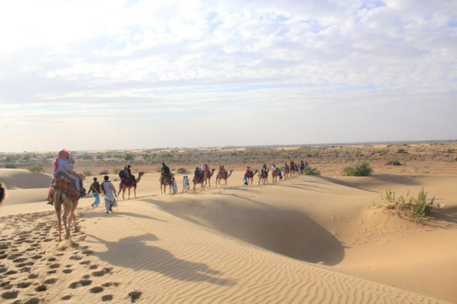 JEEP SAFARi in 0sian DeSERT