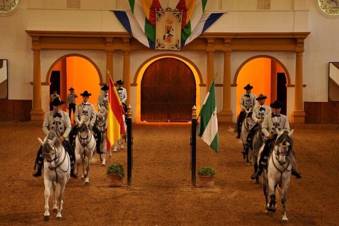 Jerez Historic Guided Tour With Horse Show and Winery Visit