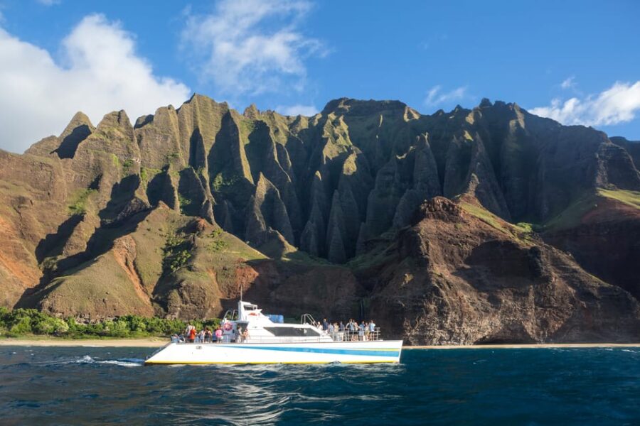 24 Best Cruises And Boat Tours In Kauai