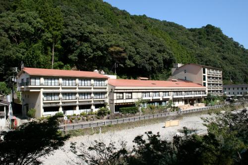 Kawayu Onsen Fujiya - Overview and Location