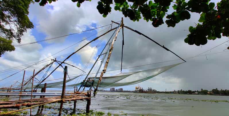 KERALA HILLS & BACKWATERS – 5 NIGHTS / 6 DAYS