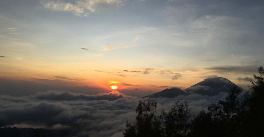 Kintamani: Sunrise Hike in Mount Batur