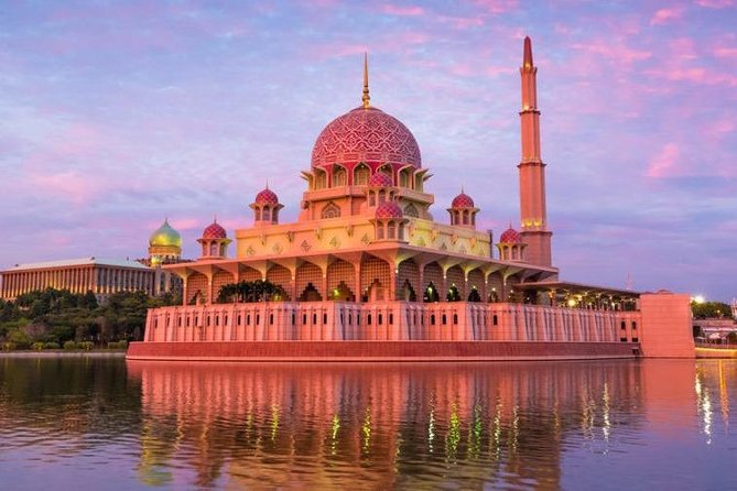 Kuala Lumpur City Hotels to Malacca City Hotels EN-ROUTE Putrajaya City Tour