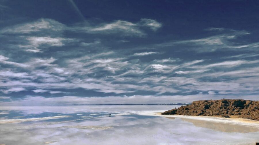 La Paz: 1-Day Uyuni Salt Flats Tour by Flight With Hotel - Tour Overview