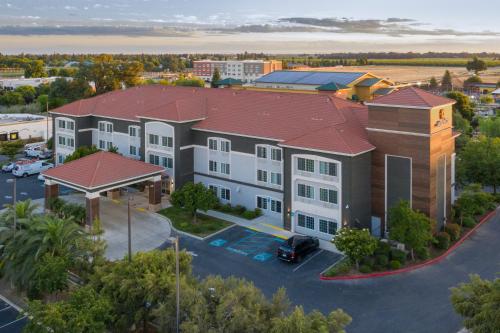 La Quinta by Wyndham Visalia/Sequoia Gateway - Location and Nearby Attractions
