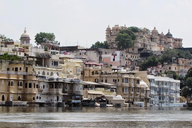 Lake Pichola Boat Cruise & Lake Side Dinner