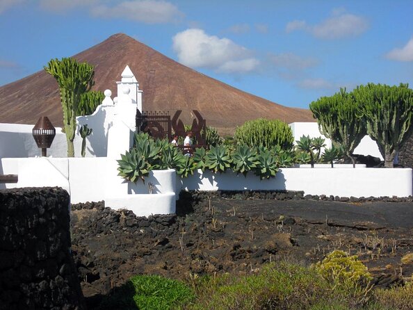Lanzarote Cesar Manrique Excursion With Green Caves or Jameos Del Agua Entrance