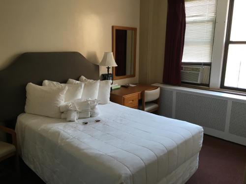 Leo House - Convenient Location and Nearby Attractions