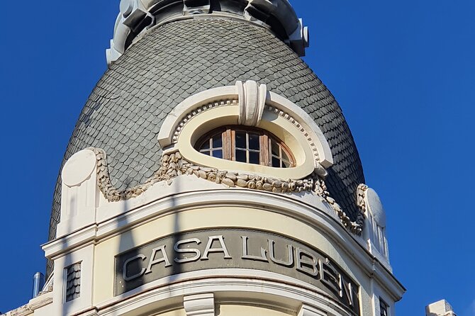 León: From Gaudí to the 21st Century