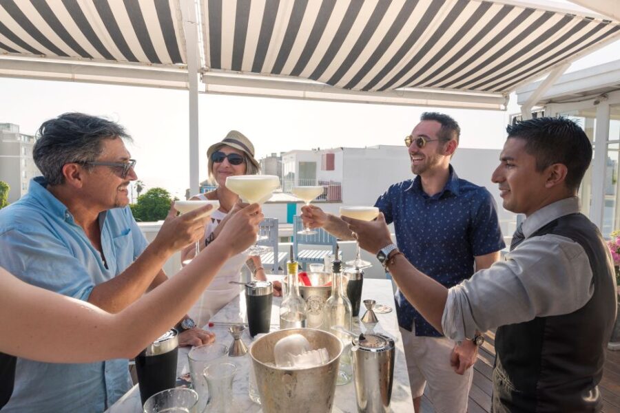 Lima: Cocktail-Mixing Class at Hotel B