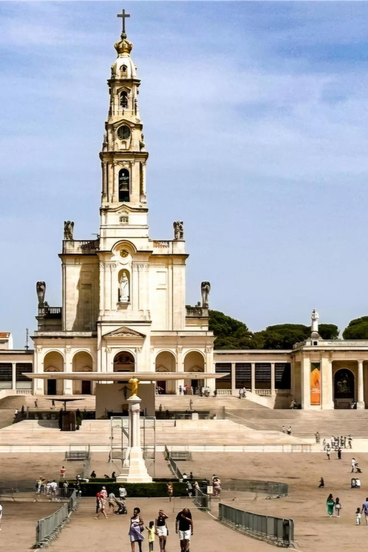 Lisbon: 1-Day Excursion to Fátima, Batalha, Nazaré, and Óbidos