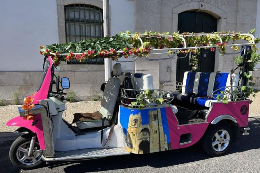 Lisbon: 4-HOUR Guided Tuk Tuk Tour in Old Town & City Center