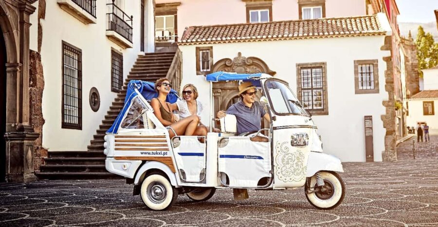 Lisbon: Private Cristo Rei Tuk-Tuk Tour