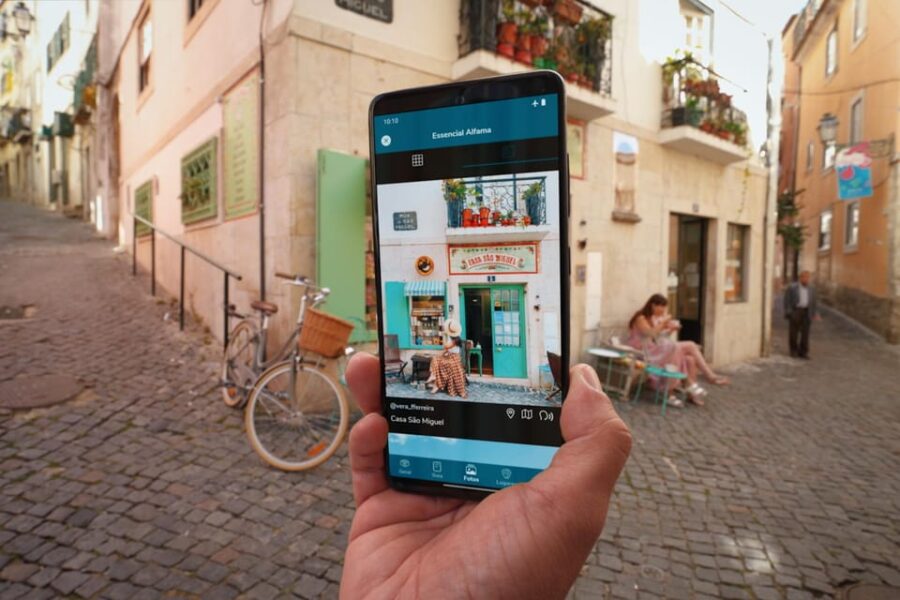 Lisbon: Self-Guided Walking Tour in Alfama
