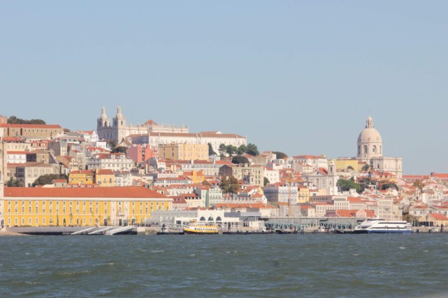 Lisbon: Sunset Sailing Tour in Tagus River