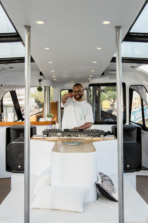 Lisbon: Swimming Tour With DJ and Party Bar