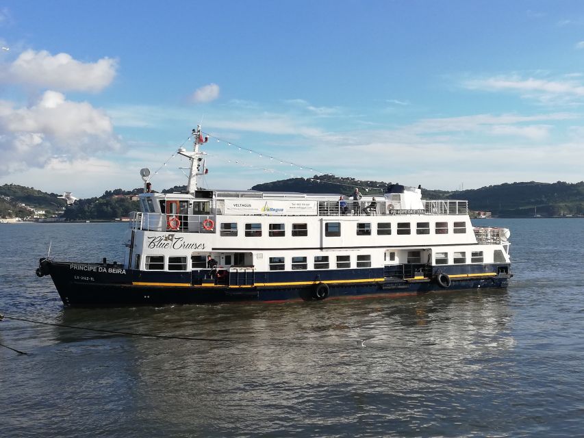 Lisbon: Tagus River Boat Tour With One Drink Included