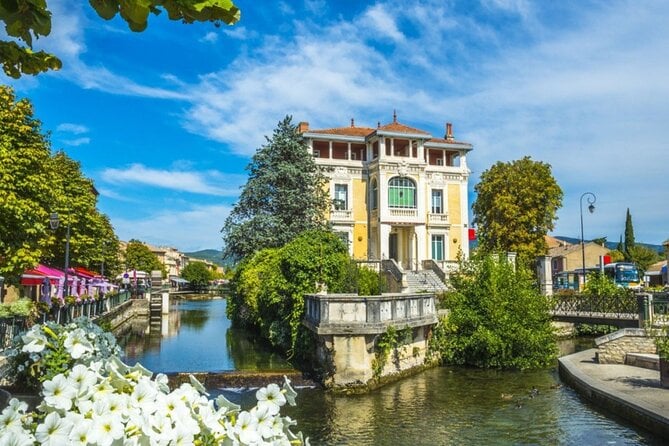 Luberon Villages Day Trip From Aix En Provence - Included Amenities
