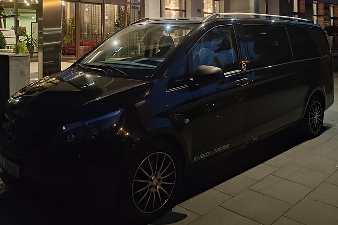 Luxury Airport Transfer From Lodz to Warszawa Chopin Airport