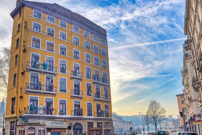 Lyon Scavenger Hunt and Sights Self-Guided Tour - Tour Overview