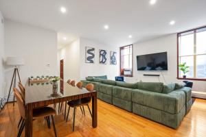 Massive Soho Loft 5bedrooms 2 Baths - 2500 SQFT - Property Overview