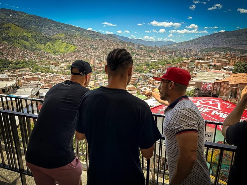 MEDELLÍN: COMMUNE 13/GRAFFITI, CABLE CAR & EXOTIC FRUIT MARKET