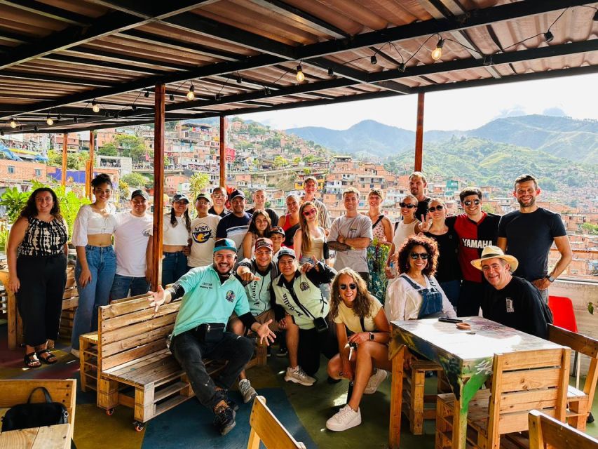 Medellín: Comuna 13 and Graffiti Guided Tour With a Local - Tour Overview