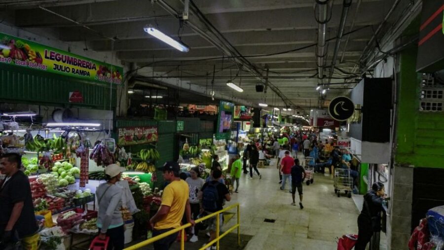Medellín: Exotic Fruits and Explore the Local Markets - Explore Plaza Minorista