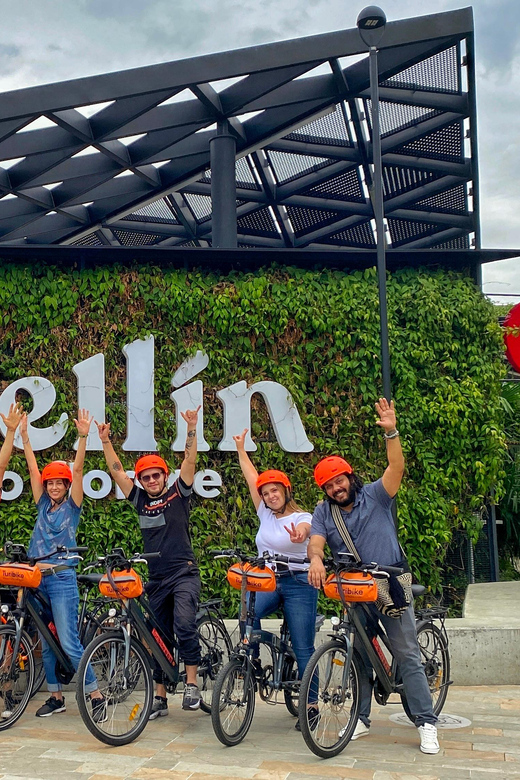Medellín: Express E-Bike City Tour + Refreshing Local Drink
