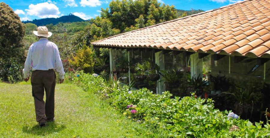 Medellín: Flower Farm & Silletero History Tour