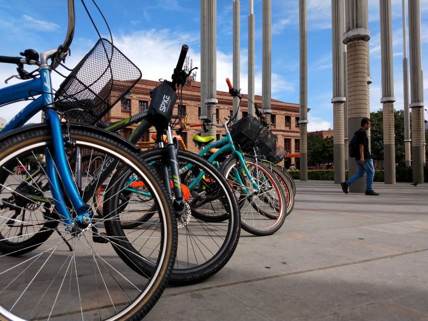 Medellín: Guided City Bike Tour