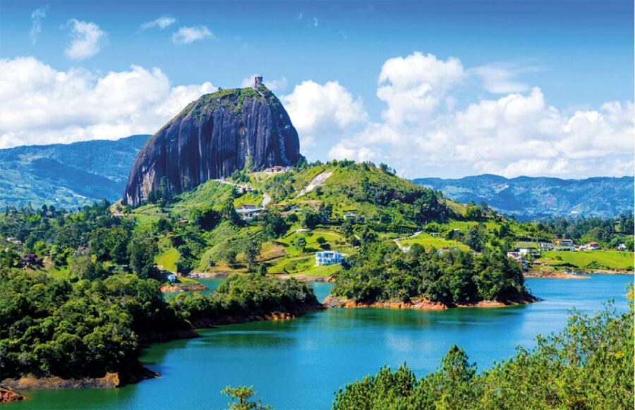 Medellín: Rock of Guatapé Trip With Cruise & Local Tastings