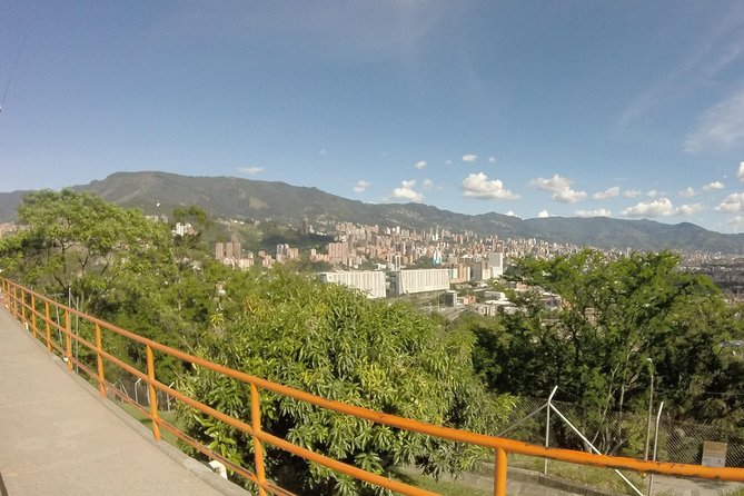 Medellin Tour With Fernando Botero'S, Street Art and Food Tour