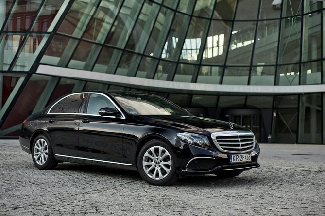 Mercedes E Class Black Cab Kraków - Included Amenities
