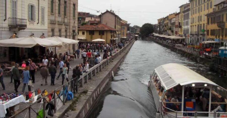Milan: Navigli Evening Bike Tour With Aperitivo