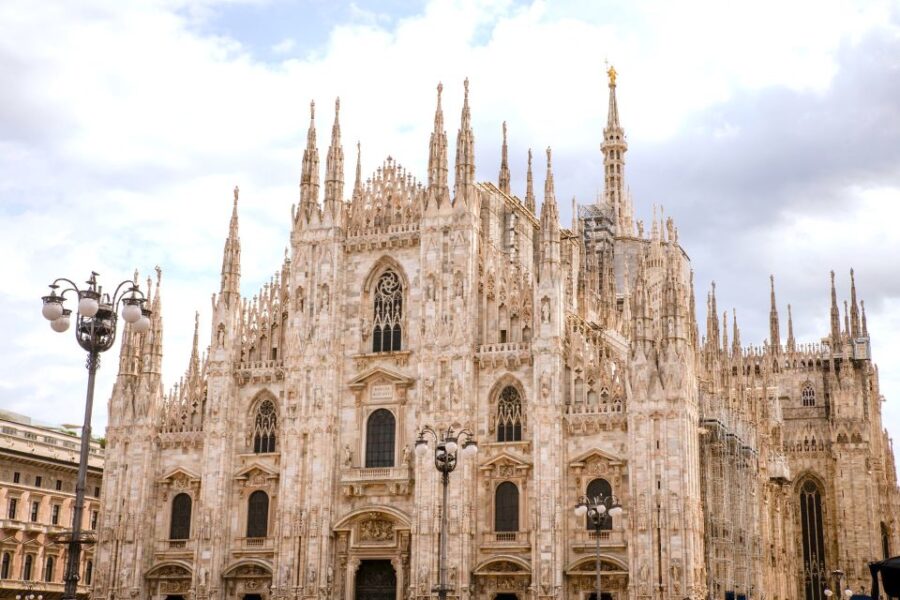 Milan: Priority Access Duomo and Rooftop Tour