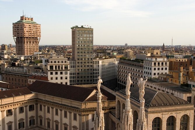 Milan Scavenger Hunt and Highlights Self-Guided Tour