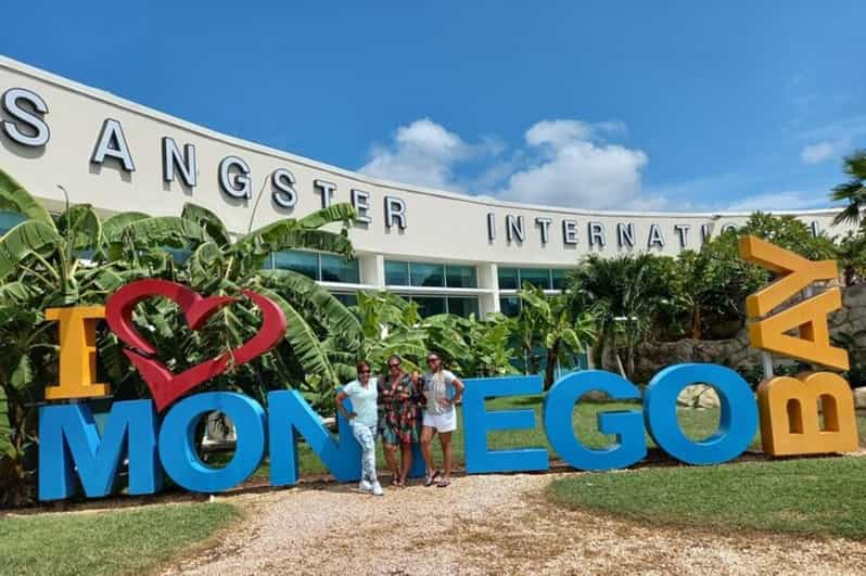 Montego Bay: Private Airport Transfer to Hotels