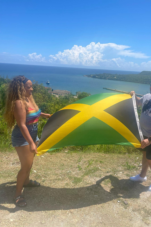 Montego Bay: Private Transfer From Airport to Negril