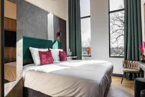 Monument Hotel - Location and Distance