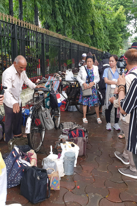 Mumbai + Dabbawalla + Slum + and Dhobighat Tour With Pickup